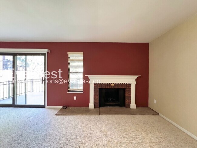 Photo - 194 S Holman Way