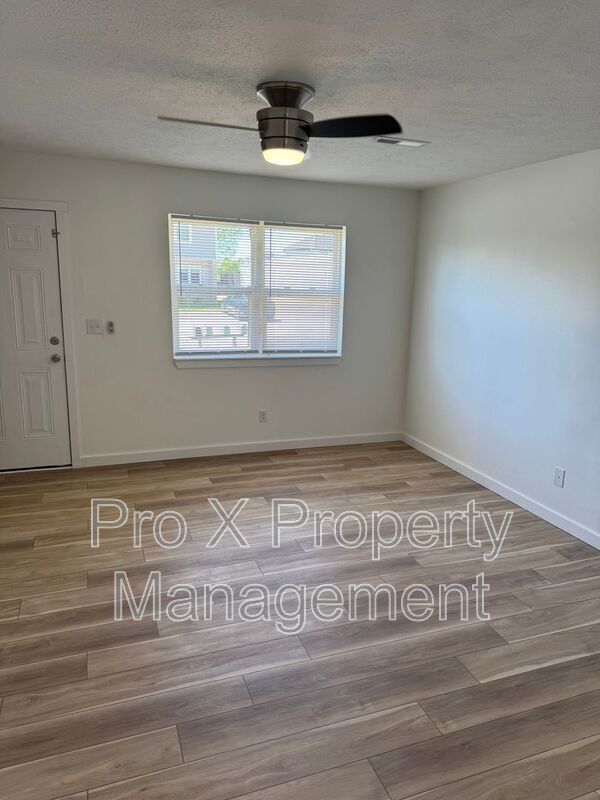 Photo - 615 E Bain St