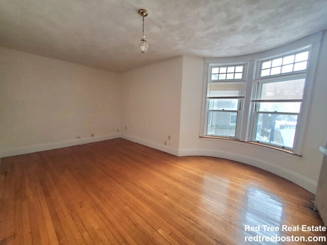 Photo - 1677 Beacon St