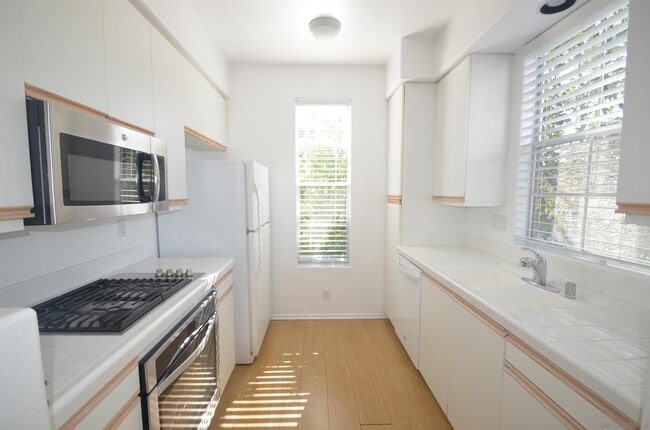 Building Photo - 3505 Caminito El Rincon Unit 276 Rental