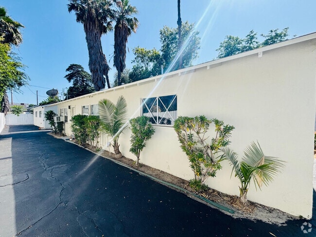 Building Photo - 14756 Lemay St Rental