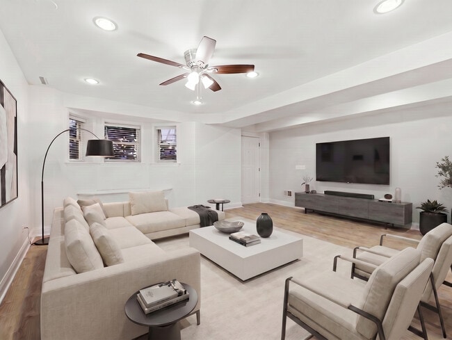Photo - 3327 N Kenmore Ave