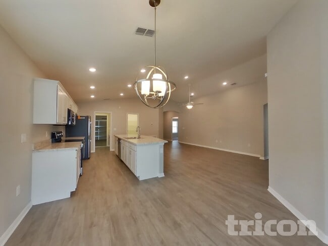 Photo - 579 Lorient Drive