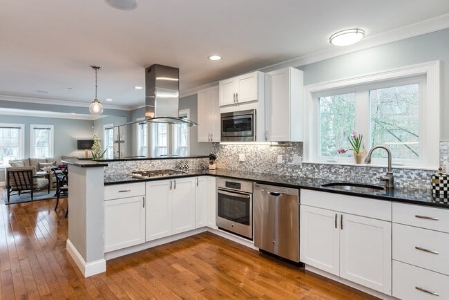 Photo - 143 Williams St Unit 1