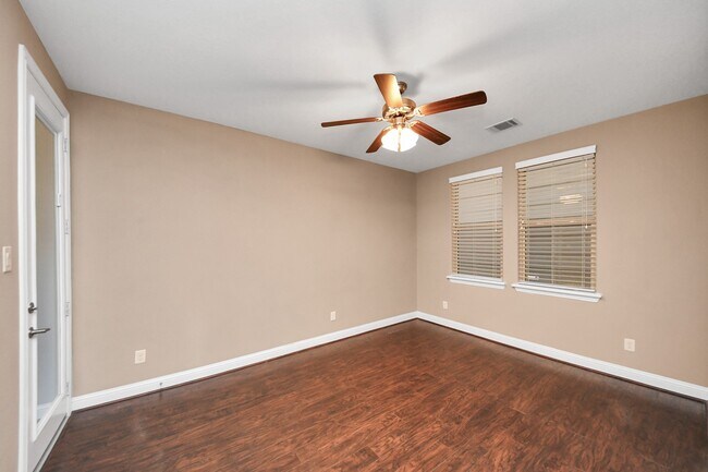 Building Photo - 1031 W 21st St Unit B Rental