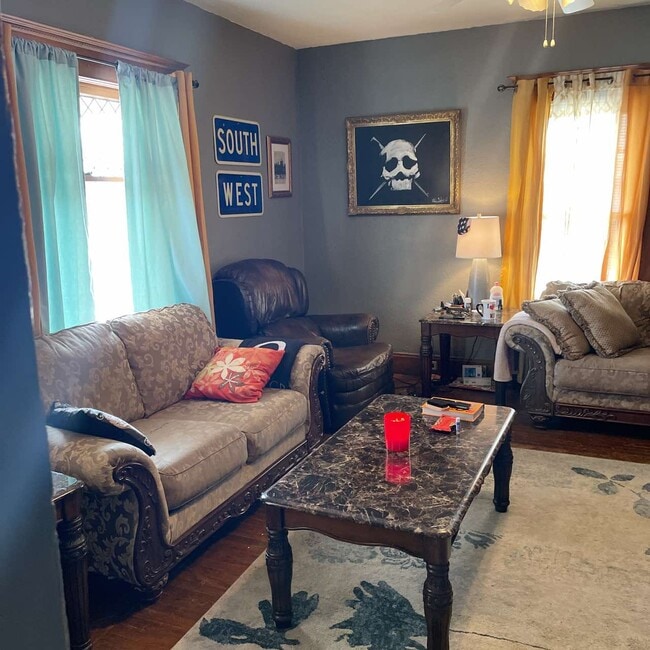 Photo - 208 S Main St