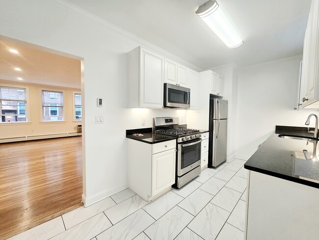 Building Photo - 45 Auburn St Unit 1