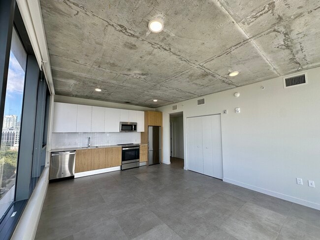 Photo - 321 NW 31st St Unit B2