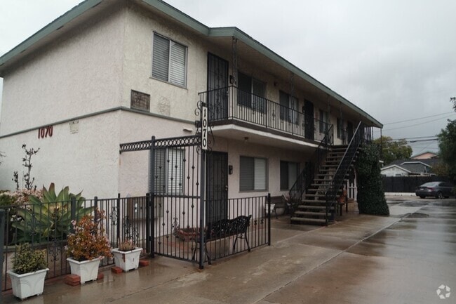 Building Photo - 1070 Gardenia Ave Unit 5 Rental