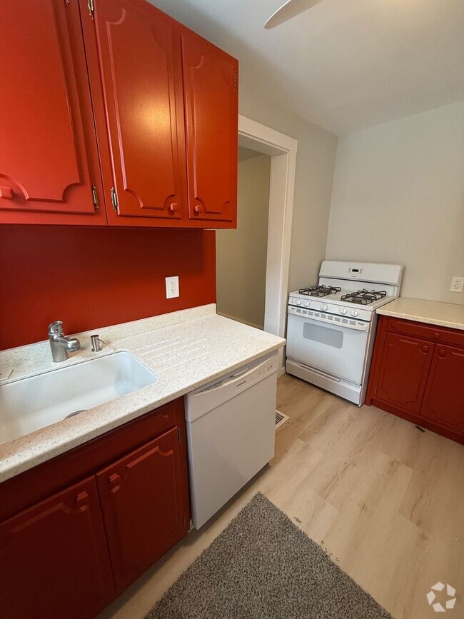 Building Photo - Charming 1-Bedroom Apartment with Modern U... Unit 1