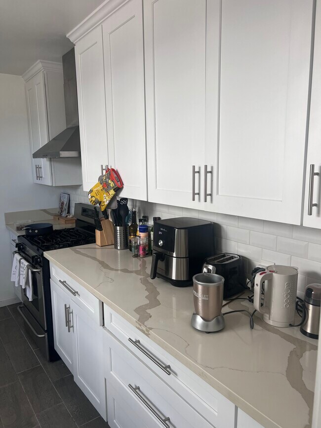 Photo - 2944 Kelton Ave