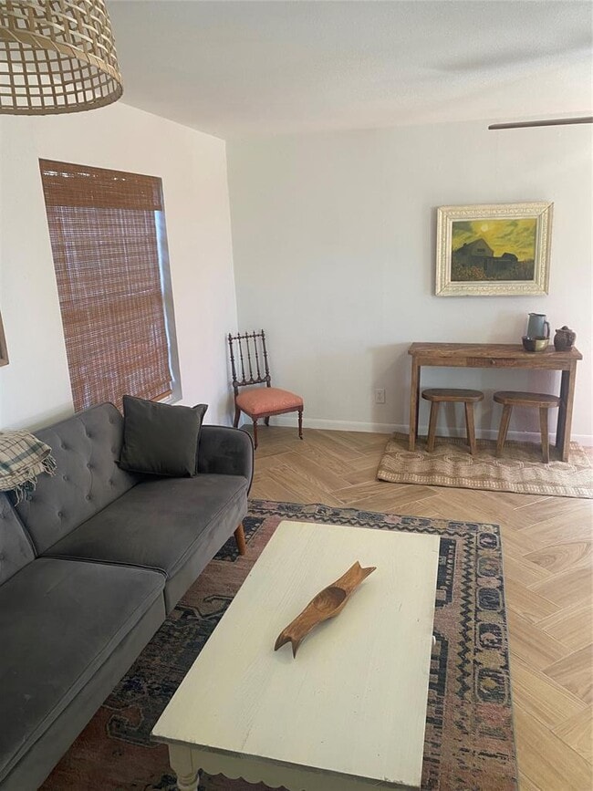 Building Photo - 1700 Houston St Unit 103