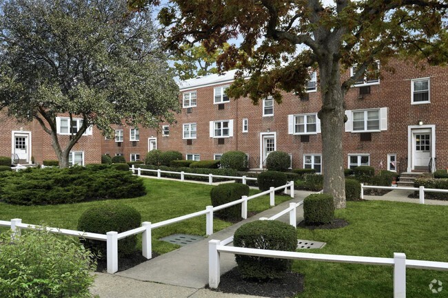 Maple Crest Apartments at East Rockaway - Maple Crest Apartments at East Rockaway