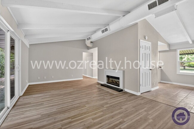 Photo - 3040 E Lincolnshire Blvd Unit B