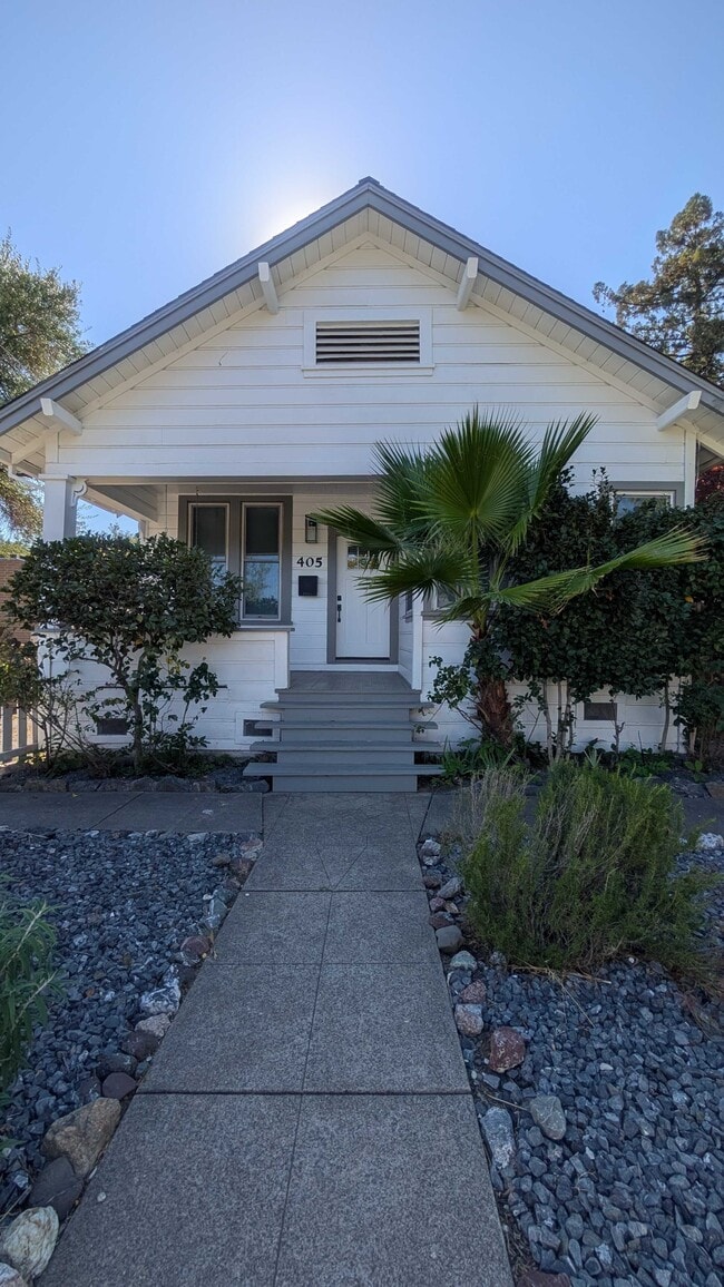 Photo - 405 N Cloverdale Blvd