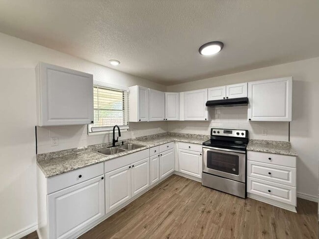 Photo - 206 Covina Ave