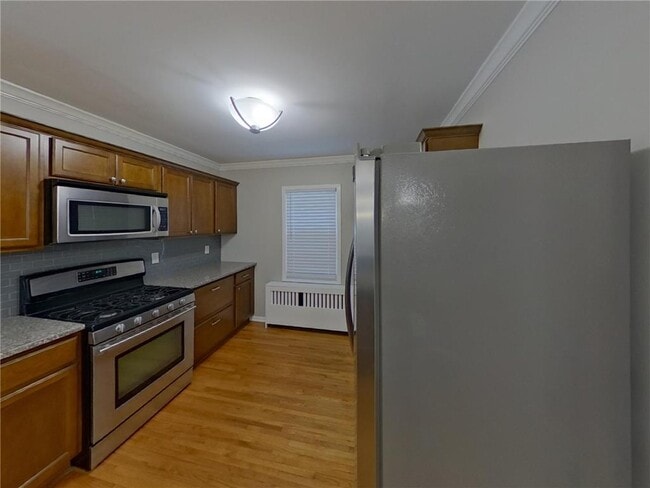 Photo - 803 Willard St W