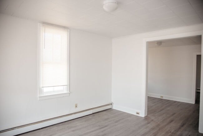 Photo - 106 W Park St