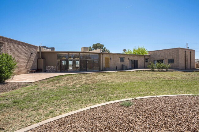 1032 Carver Rd