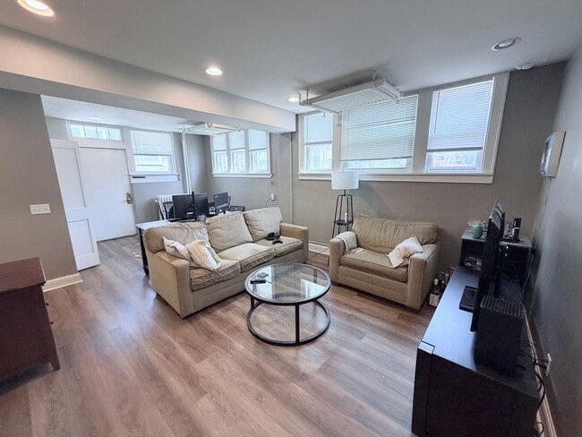 Photo - X-Large One Bedroom with Huge Kitchen, Bathroom, and Reserved Parking!! Unit 101