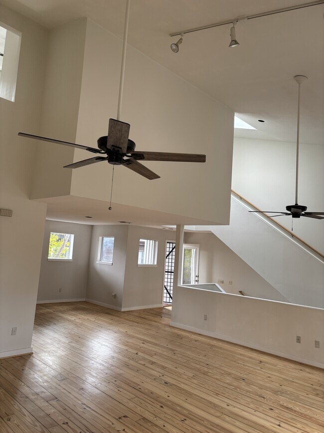 Building Photo - 2909 Albany St