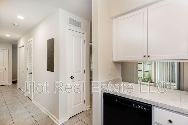 Photo - 2015 Oak Park Ln