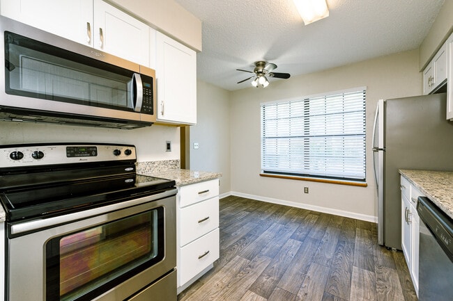 Photo - 14 Oakwood Park