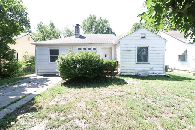 Building Photo - Adorable 5 Bedroom Home with Interior Reno...