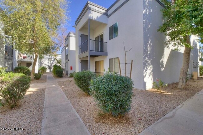 Photo - 740 W Elm St Unit 214