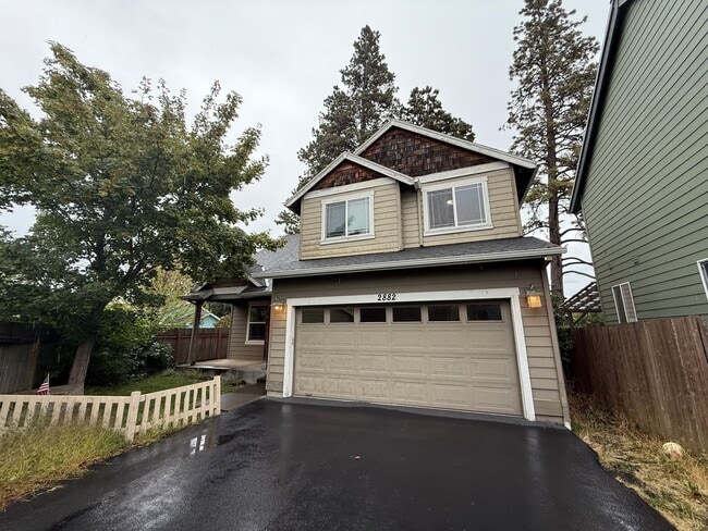 Building Photo - 3 Bedroom Home for Rent in Hood River