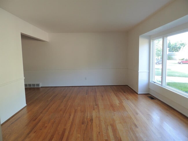 Photo - 2098 Yorktown Dr