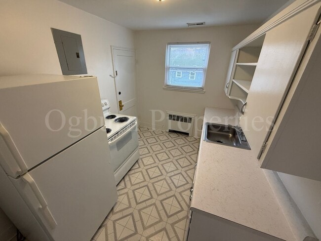 Photo - 2506-D Miller Park Cir-2BR/1BA-2nd Floor APT!!!