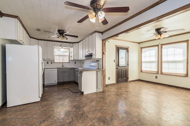 Photo - Welcome home to your perfect paradise in a quiet neighborhood.