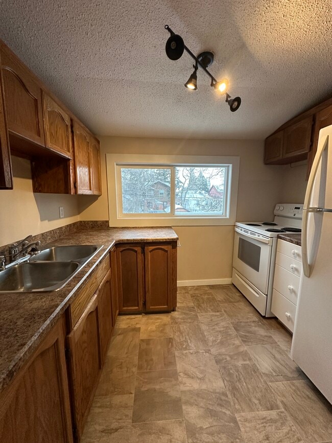 Photo - 2168 Rae St Unit 2