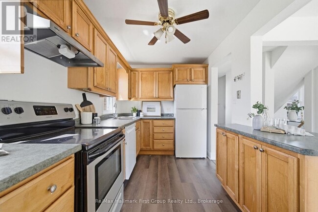Photo - 573 Sinclair St