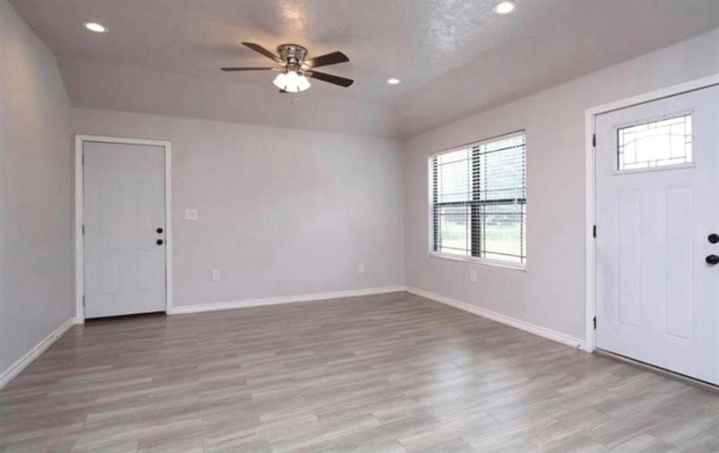 Photo - 995 Junell St