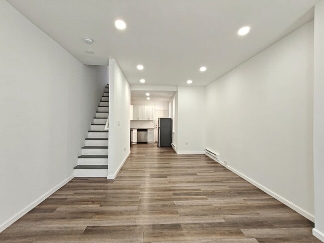 Building Photo - 2424 N Bancroft-