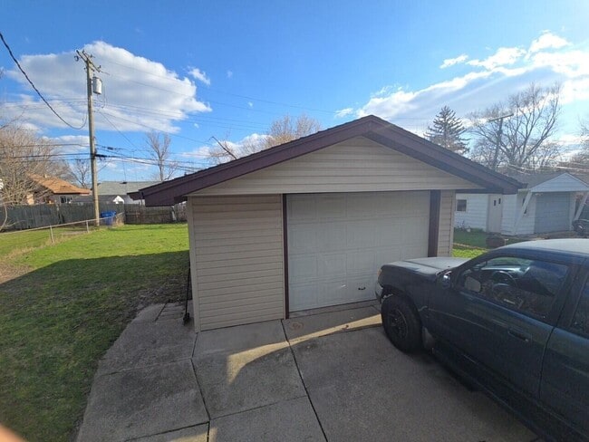 Photo - 25517 Yale St