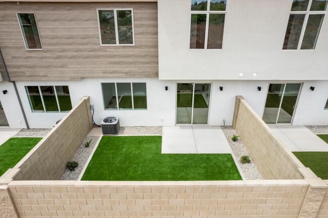 Photo - 1002 Manen St