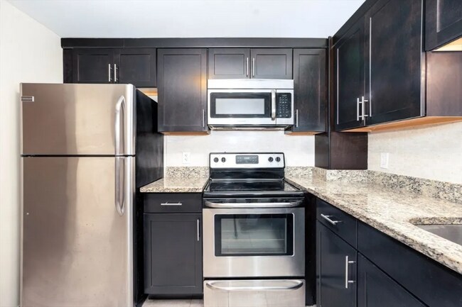 Photo - 185 Quincy Shore Dr Unidad A28