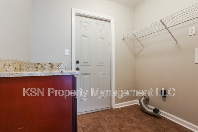 Photo - 503 W Tietgen St