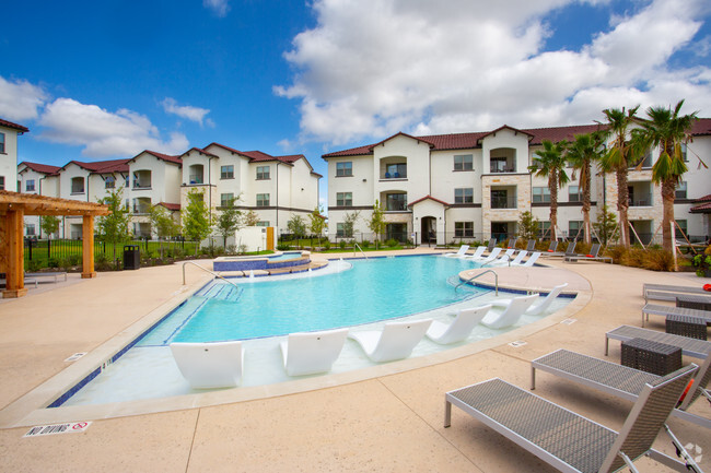 Resort-Style Pool - Stone Hill Apartments