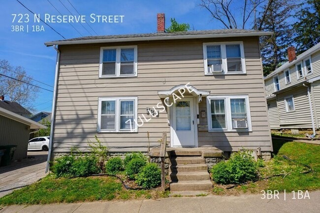 Building Photo - 723 N Reserve St