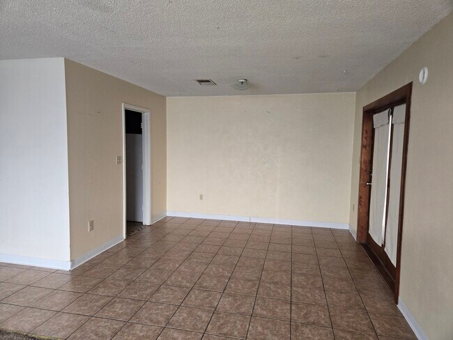 Dining - 101 E Florida St