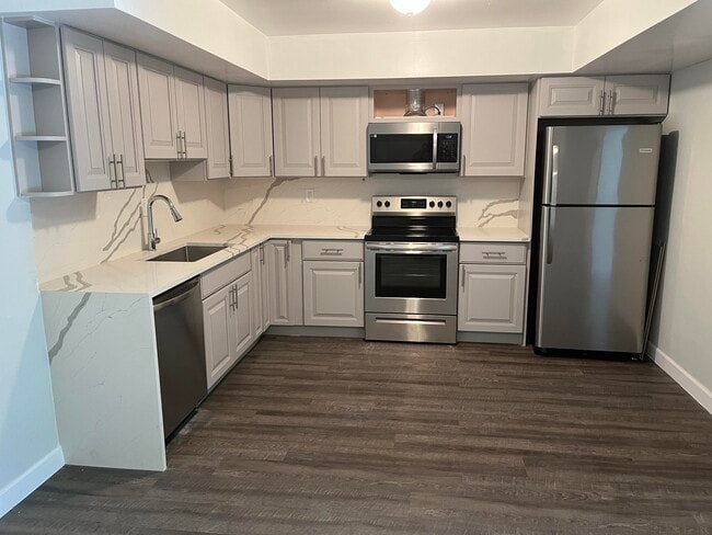Building Photo - 1419 SE 2nd St Unit Apt 1