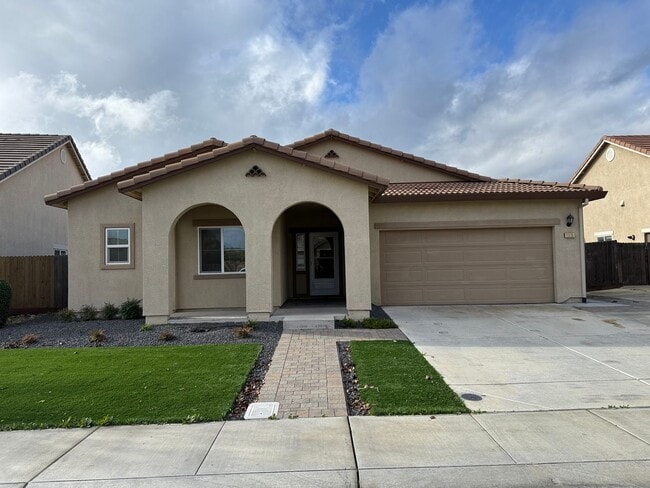 Building Photo - 4-bedroom single story in Manteca!