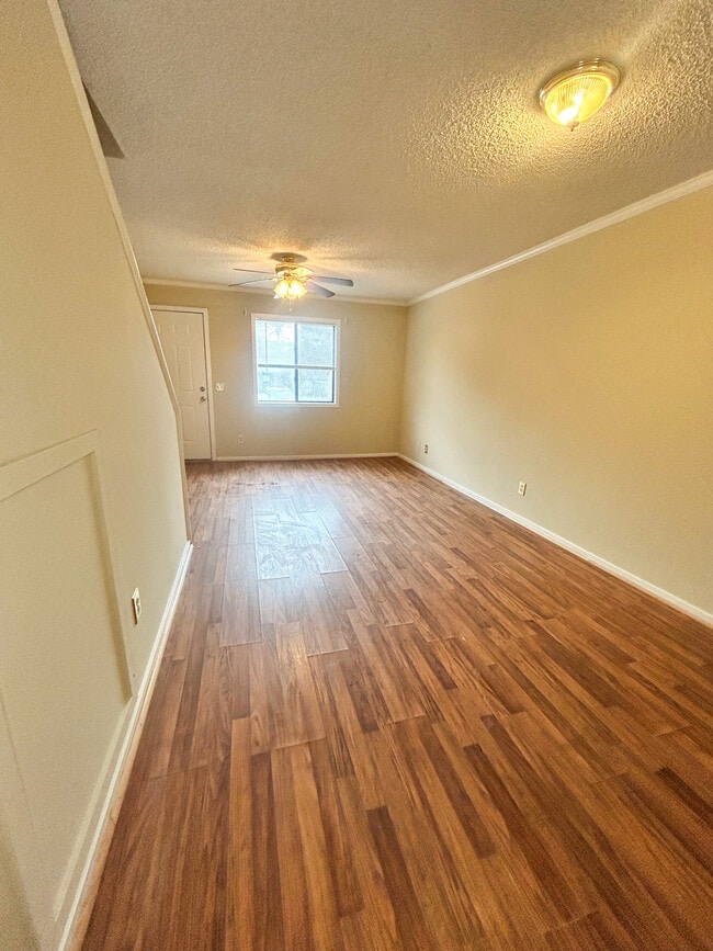 Photo - 19 Canterbury Ct