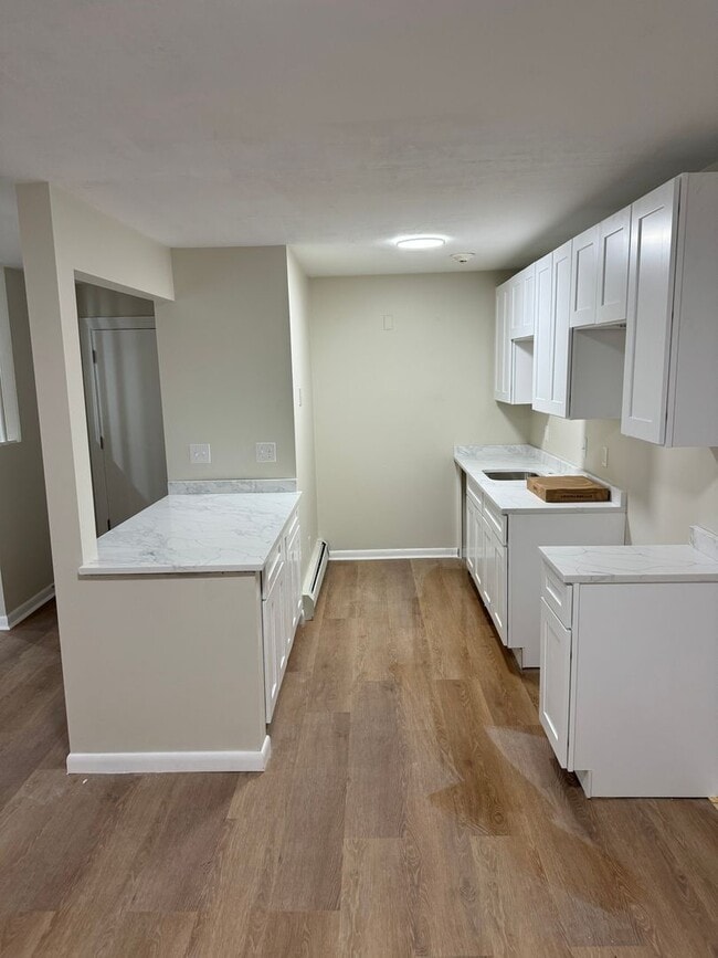 Photo - Spacious 1 Bed - 1 Bath Apartment in Cranston Unit 433 Oaklawn Ave 322