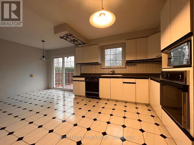 Photo - 93 Lord Seaton Rd