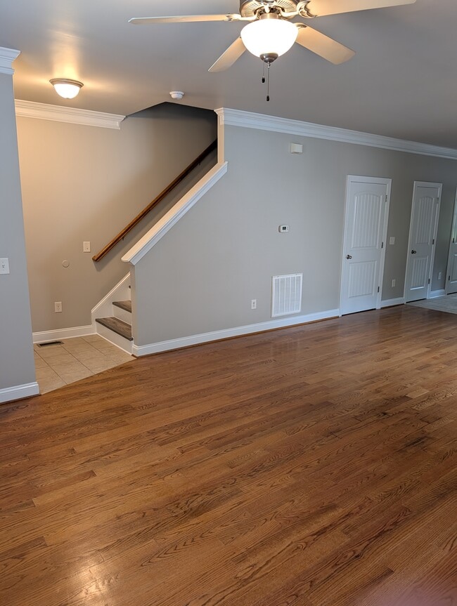 Photo - 1208 James St